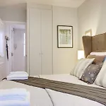 Paris Sevigne Elegant Residence