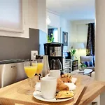 Paris Sevigne Elegant Residence