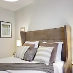 Paris Sevigne Elegant Residence