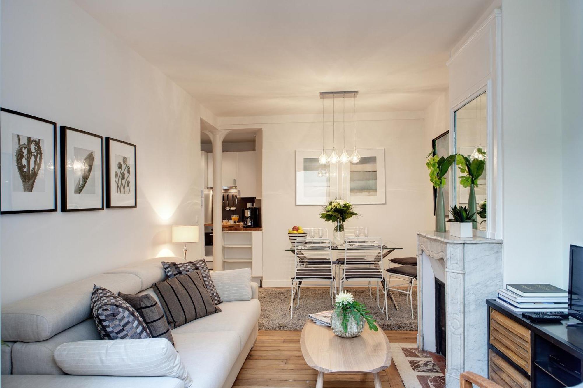 Apartment Sevigne Elegant Paris