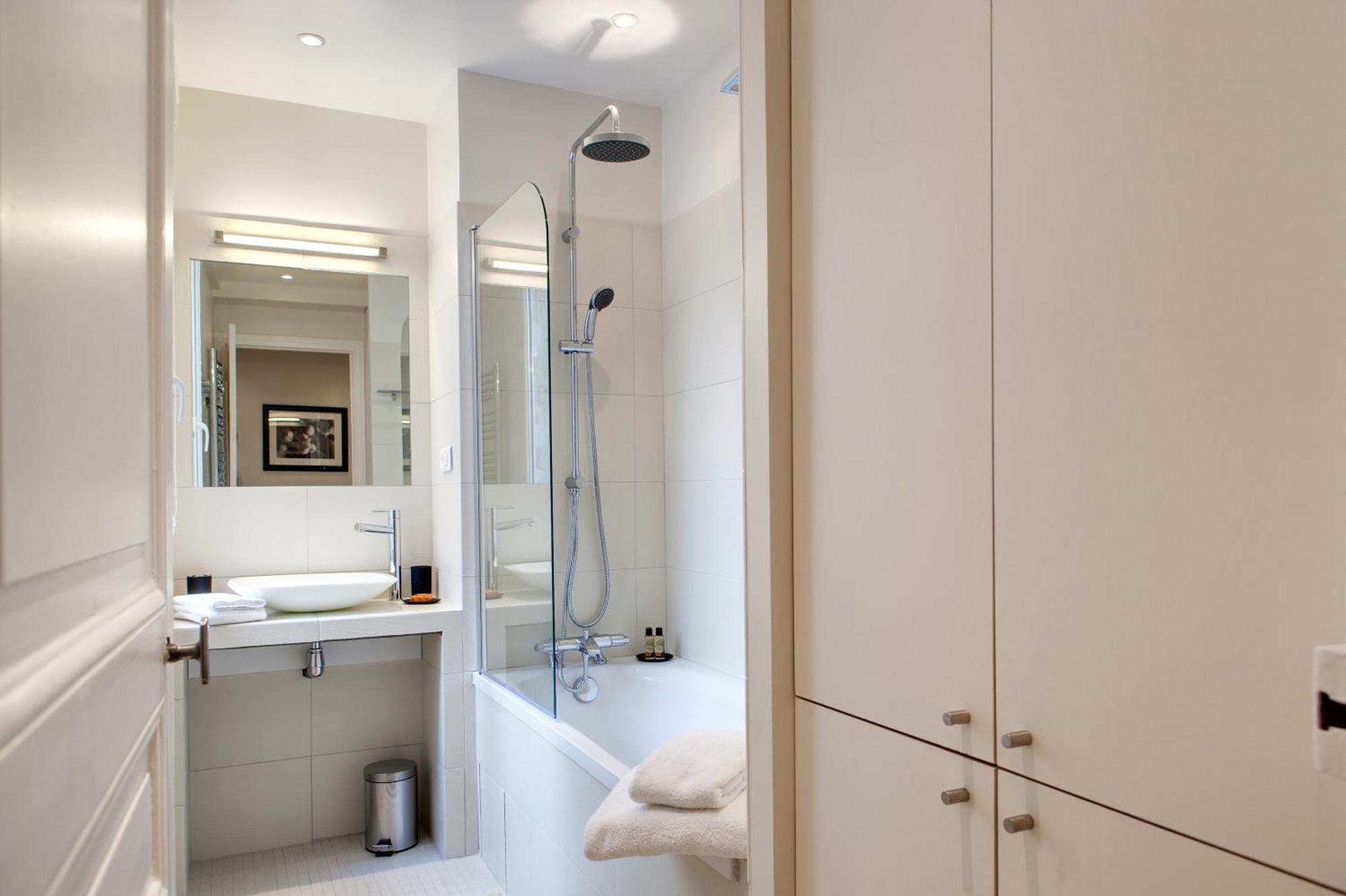 Apartment Sevigne Elegant Paris